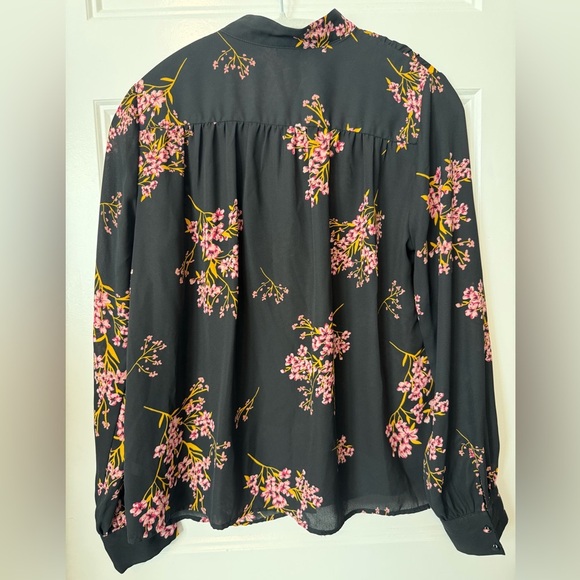 Who What Wear Black Floral Ruffle Long Sleeve Button Up Blouse Size Small - Picture 2 of 11